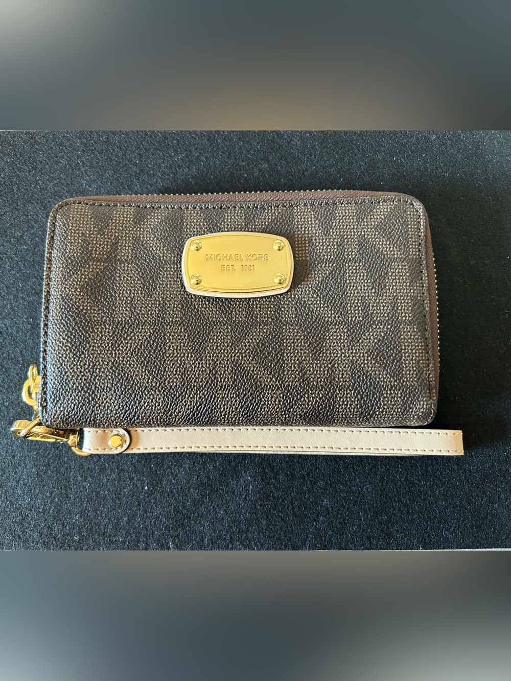 Michael Kors Brown & Cream Zip Wristlet Phone Case with Gold Hardware (NWOT)